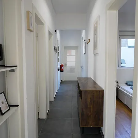 3br - - 10 Min To Ice Apartment *